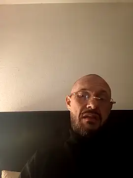 Snapshot of Guitccch chatting on April 2, 2026, 3:57 am Guitccch online show from April 2, 2026, 3:57 am