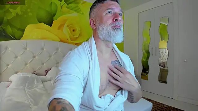 BlowMyXXL online show from April 3, 2026, 6:53 am