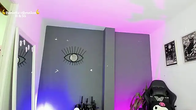 Raven Witch  online show from May 31, 2026, 6:09 pm