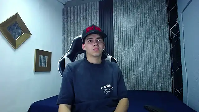 Mike 0233  online show from November 23, 2025, 4:33 am