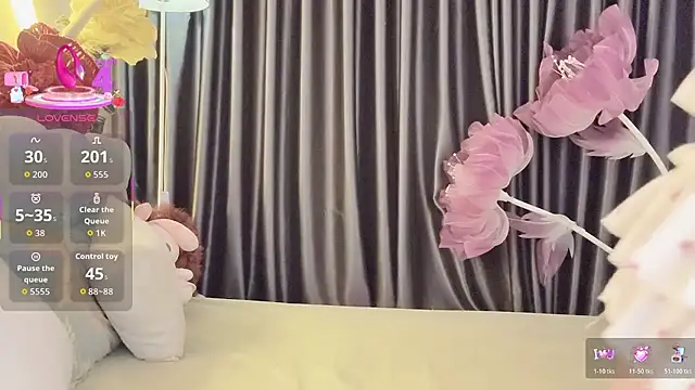 Nacy-Moonlight online show from October 26, 2025, 4:29 pm