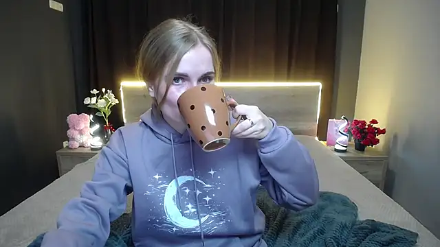 MargaritaKiss online show from November 7, 2025, 8:02 pm