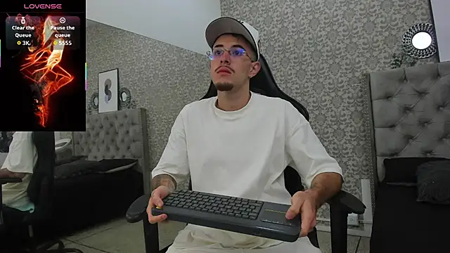 CodyWalkerR online show from November 8, 2025, 11:41 pm