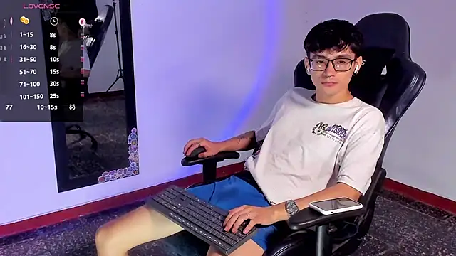 Snapshot of cute_diego_ chatting on February 12, 2025, 11:51 pm cute diego online show from February 12, 2025, 11:51 pm