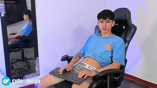 Snapshot of cute_diego_ chatting on December 10, 2024, 11:19 pm cute diego online show from December 10, 2024, 11:19 pm