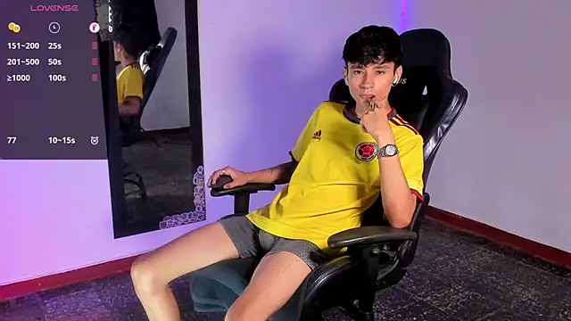 Snapshot of cute_diego_ chatting on January 23, 2025, 10:22 pm cute diego online show from January 23, 2025, 10:22 pm