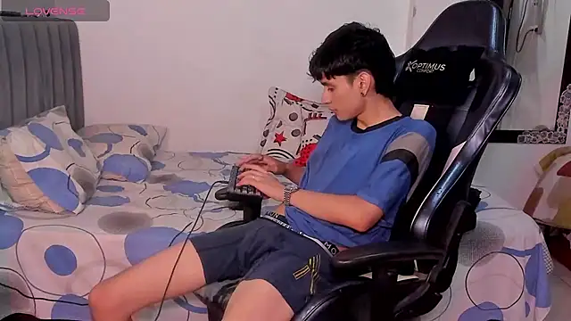 Snapshot of cute_diego_ chatting on October 3, 2025, 10:33 pm cute diego online show from October 3, 2025, 10:33 pm