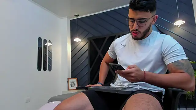 Snapshot of Liam_Kleiin chatting on November 1, 2025, 11:15 am Liam Kleiin online show from November 1, 2025, 11:15 am