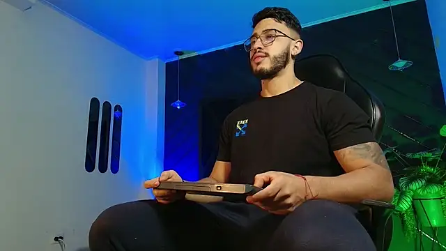 Snapshot of Liam_Kleiin chatting on April 11, 2026, 11:36 am Liam Kleiin online show from April 11, 2026, 11:36 am