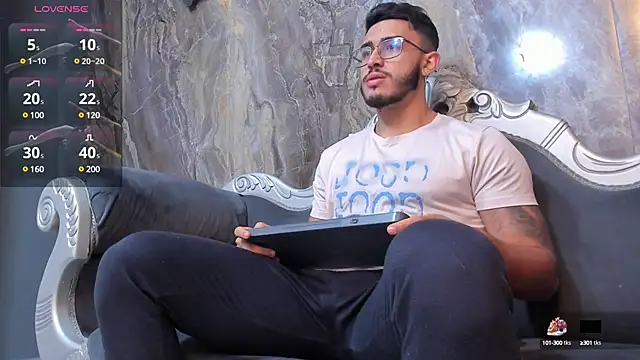 Snapshot of Liam_Kleiin chatting on March 19, 2025, 11:39 am Liam Kleiin online show from March 19, 2025, 11:39 am