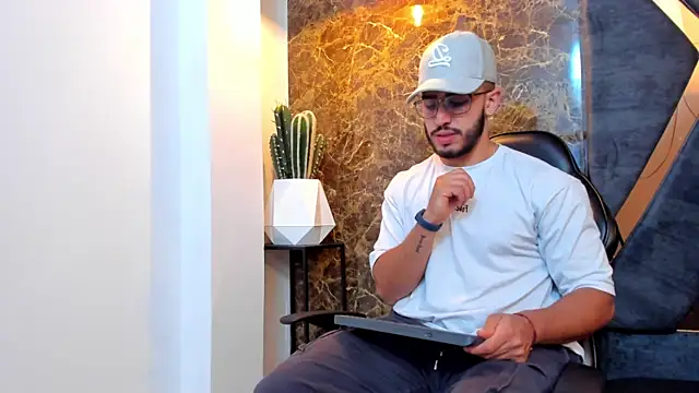 Snapshot of Liam_Kleiin chatting on September 21, 2025, 3:28 pm Liam Kleiin online show from September 21, 2025, 3:28 pm