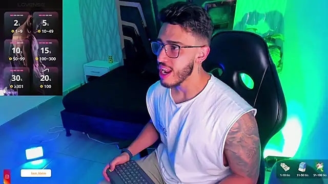 Snapshot of Liam_Kleiin chatting on December 18, 2025, 11:25 am Liam Kleiin online show from December 18, 2025, 11:25 am