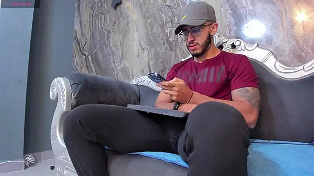 Snapshot of Liam_Kleiin chatting on March 22, 2025, 11:32 am Liam Kleiin online show from March 22, 2025, 11:32 am