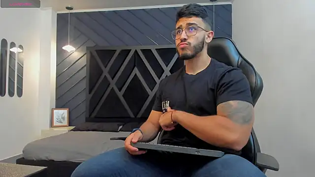 Snapshot of Liam_Kleiin chatting on November 13, 2025, 11:36 am Liam Kleiin online show from November 13, 2025, 11:36 am