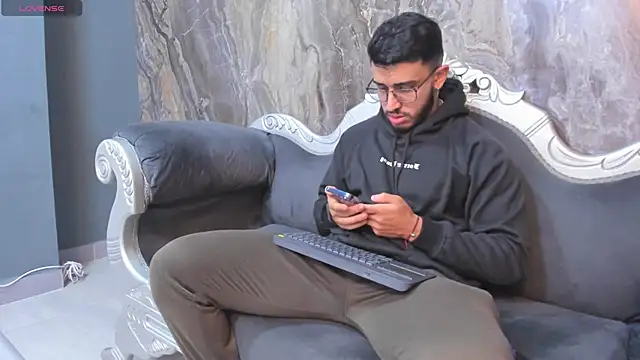 Snapshot of Liam_Kleiin chatting on March 20, 2025, 11:38 am Liam Kleiin online show from March 20, 2025, 11:38 am