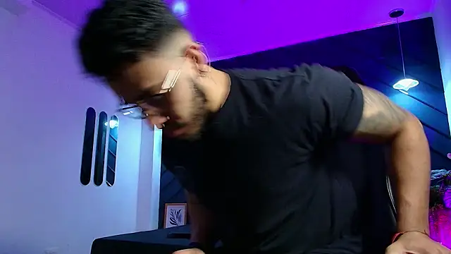 Snapshot of Liam_Kleiin chatting on March 10, 2026, 11:25 am Liam Kleiin online show from March 10, 2026, 11:25 am