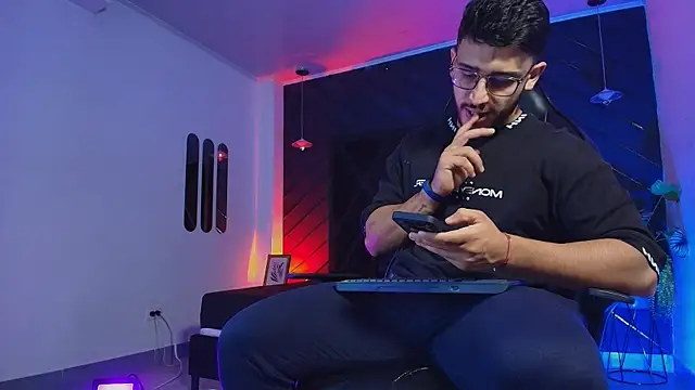 Snapshot of Liam_Kleiin chatting on April 8, 2026, 11:33 am Liam Kleiin online show from April 8, 2026, 11:33 am