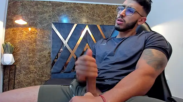 Snapshot of Liam_Kleiin chatting on September 23, 2025, 11:28 am Liam Kleiin online show from September 23, 2025, 11:28 am