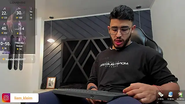 Snapshot of Liam_Kleiin chatting on November 22, 2025, 11:20 am Liam Kleiin online show from November 22, 2025, 11:20 am