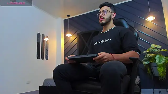 Snapshot of Liam_Kleiin chatting on October 15, 2025, 11:18 am Liam Kleiin online show from October 15, 2025, 11:18 am