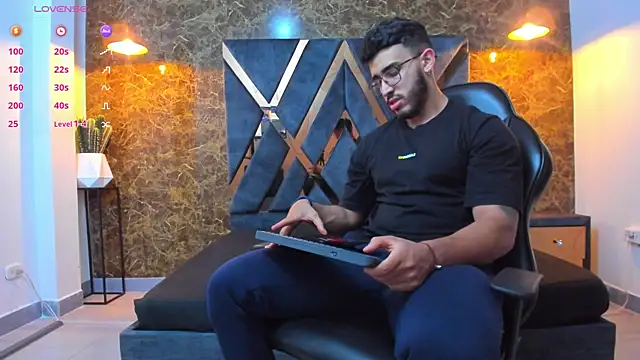 Snapshot of Liam_Kleiin chatting on September 12, 2025, 11:21 am Liam Kleiin online show from September 12, 2025, 11:21 am