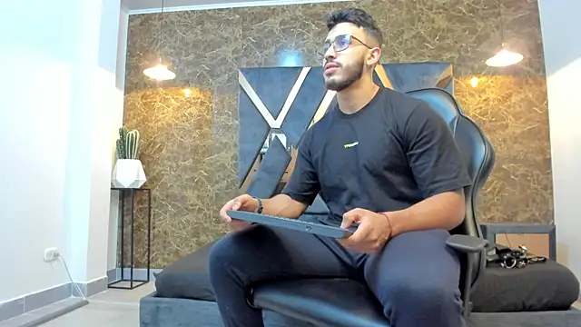 Snapshot of Liam_Kleiin chatting on September 15, 2025, 11:32 am Liam Kleiin online show from September 15, 2025, 11:32 am