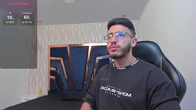 Snapshot of Liam_Kleiin chatting on December 22, 2025, 11:32 am Liam Kleiin online show from December 22, 2025, 11:32 am