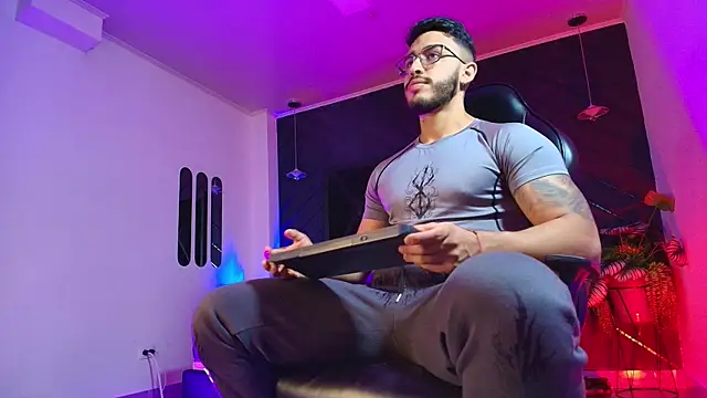 Snapshot of Liam_Kleiin chatting on April 13, 2026, 11:47 am Liam Kleiin online show from April 13, 2026, 11:47 am