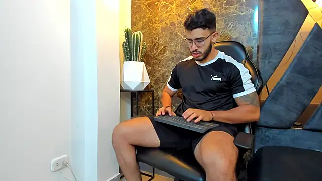 Snapshot of Liam_Kleiin chatting on September 20, 2025, 11:15 am Liam Kleiin online show from September 20, 2025, 11:15 am