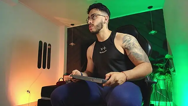 Snapshot of Liam_Kleiin chatting on April 4, 2026, 11:28 am Liam Kleiin online show from April 4, 2026, 11:28 am