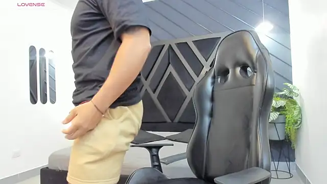 Snapshot of Liam_Kleiin chatting on September 30, 2025, 11:16 am Liam Kleiin online show from September 30, 2025, 11:16 am