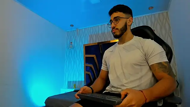 Snapshot of Liam_Kleiin chatting on November 28, 2025, 11:21 am Liam Kleiin online show from November 28, 2025, 11:21 am