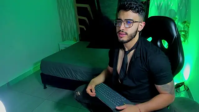 Snapshot of Liam_Kleiin chatting on March 6, 2026, 11:27 am Liam Kleiin online show from March 6, 2026, 11:27 am