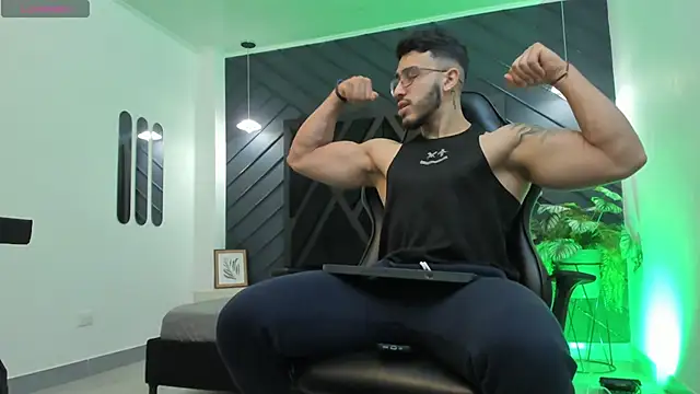 Snapshot of Liam_Kleiin chatting on October 6, 2025, 11:22 am Liam Kleiin online show from October 6, 2025, 11:22 am