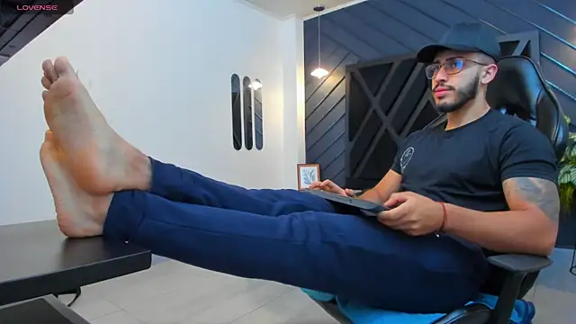 Snapshot of Liam_Kleiin chatting on October 2, 2025, 11:24 am Liam Kleiin online show from October 2, 2025, 11:24 am