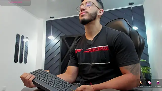 Snapshot of Liam_Kleiin chatting on November 6, 2025, 11:25 am Liam Kleiin online show from November 6, 2025, 11:25 am