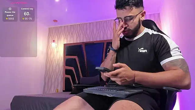 Snapshot of Liam_Kleiin chatting on March 17, 2026, 11:24 am Liam Kleiin online show from March 17, 2026, 11:24 am