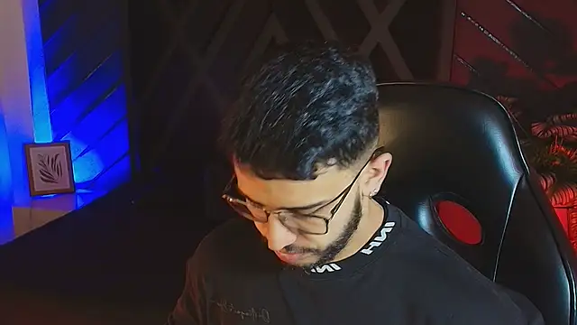 Snapshot of Liam_Kleiin chatting on April 15, 2026, 11:38 am Liam Kleiin online show from April 15, 2026, 11:38 am