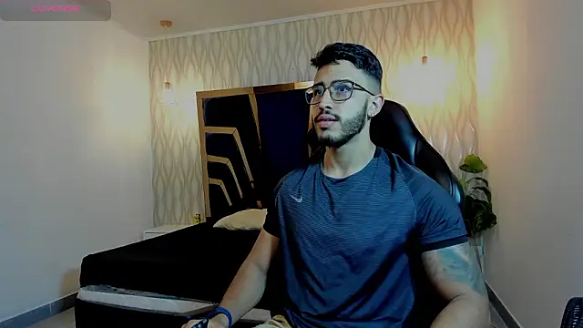 Snapshot of Liam_Kleiin chatting on March 27, 2026, 11:33 am Liam Kleiin online show from March 27, 2026, 11:33 am