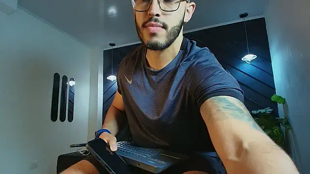 Snapshot of Liam_Kleiin chatting on March 31, 2026, 11:23 am Liam Kleiin online show from March 31, 2026, 11:23 am