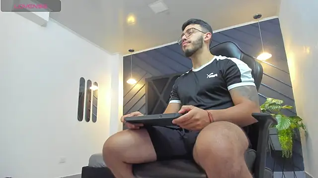 Snapshot of Liam_Kleiin chatting on October 14, 2025, 11:22 am Liam Kleiin online show from October 14, 2025, 11:22 am