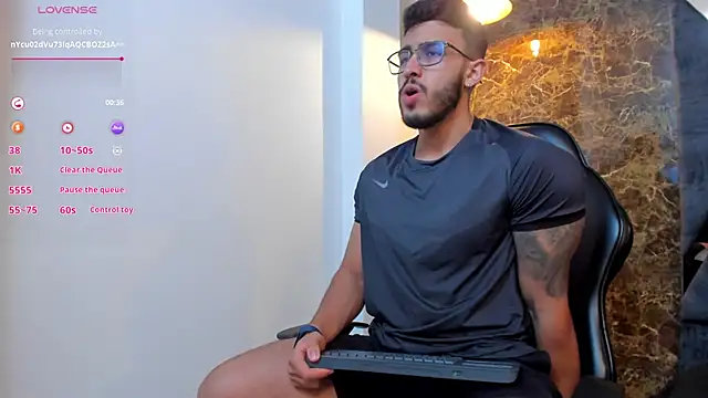 Snapshot of Liam_Kleiin chatting on September 13, 2025, 11:43 am Liam Kleiin online show from September 13, 2025, 11:43 am