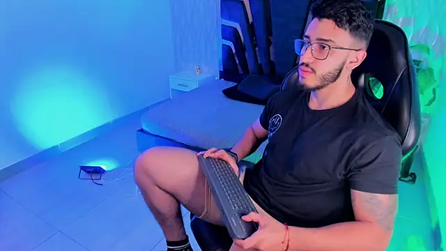 Snapshot of Liam_Kleiin chatting on December 4, 2025, 11:31 am Liam Kleiin online show from December 4, 2025, 11:31 am