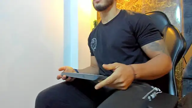 Snapshot of Liam_Kleiin chatting on September 19, 2025, 11:14 am Liam Kleiin online show from September 19, 2025, 11:14 am