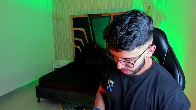 Snapshot of Liam_Kleiin chatting on January 15, 2026, 11:24 am Liam Kleiin online show from January 15, 2026, 11:24 am