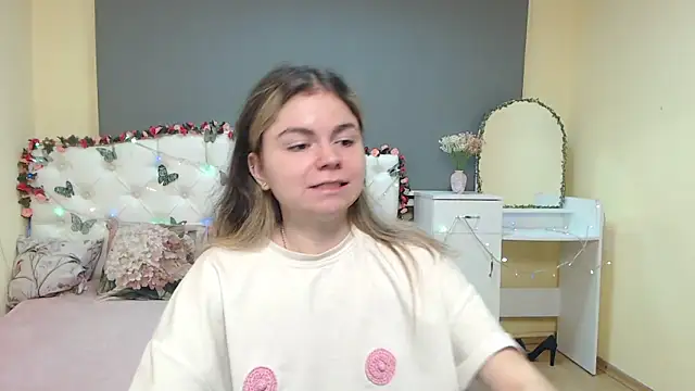 TinaRedly online show from February 22, 2026, 6:42 pm