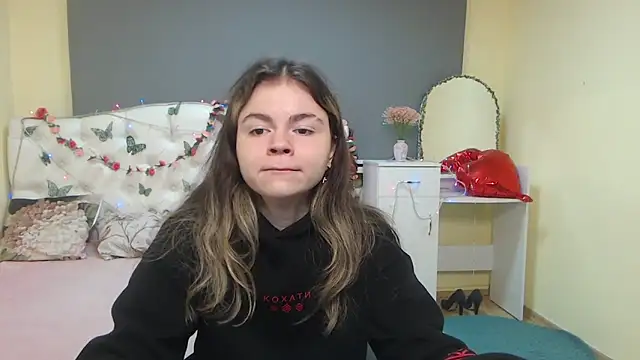 TinaRedly online show from April 19, 2026, 5:25 pm