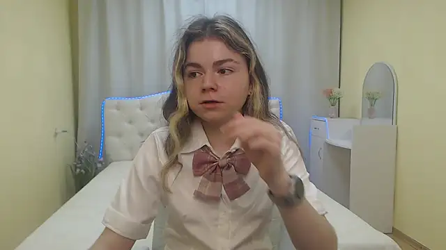 TinaRedly online show from July 2, 2026, 5:41 pm