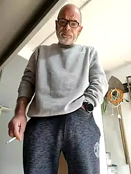 bottomhairy online show from March 18, 2026, 10:07 am