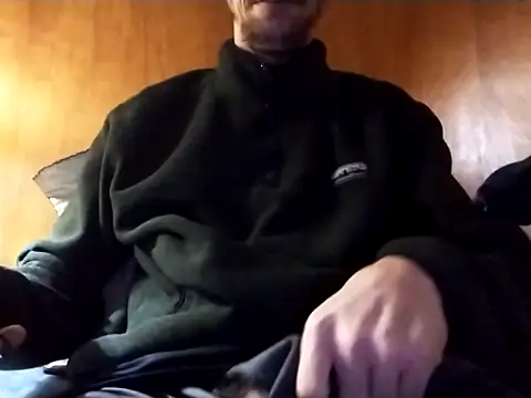 elmerfuddin87 online show from December 16, 2025, 8:35 pm